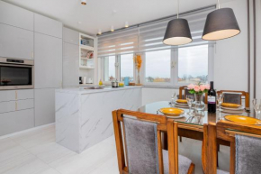 Beach Apartment with Balcony near the Beach in Sopot by Noclegi Renters